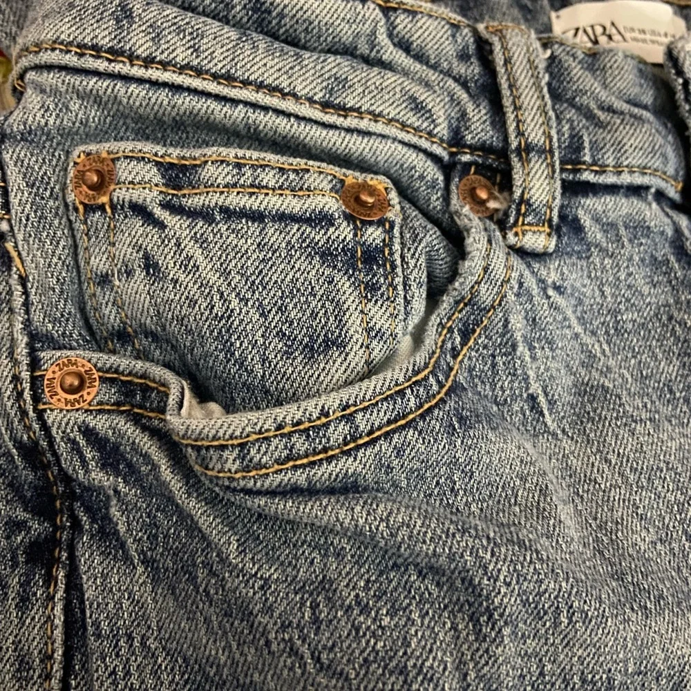 Zara Straight Leg High Rise Dark Jeans - Picture 2 of 7